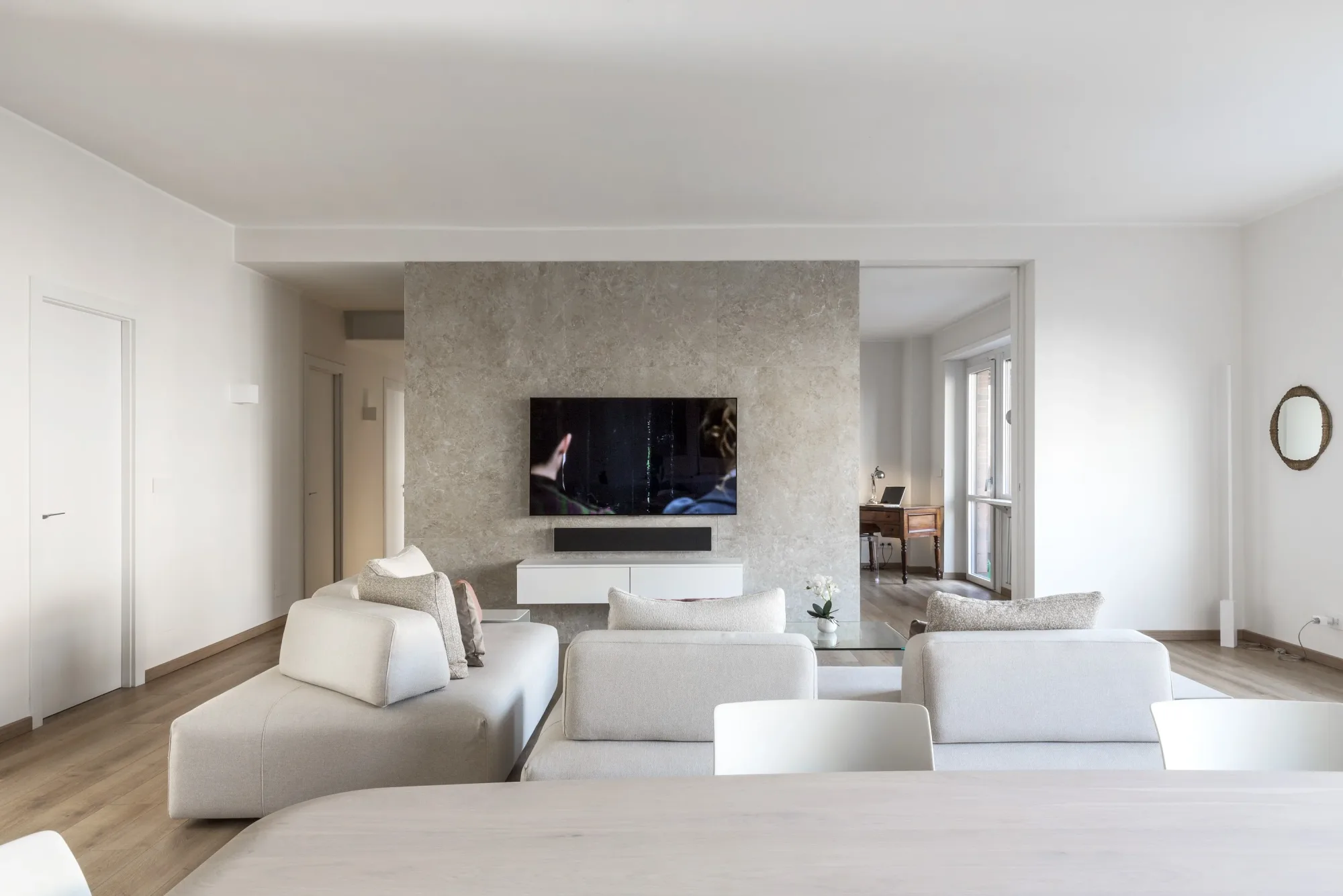 Peschiera Apartment, interior. Photo: Beppe Giardino.